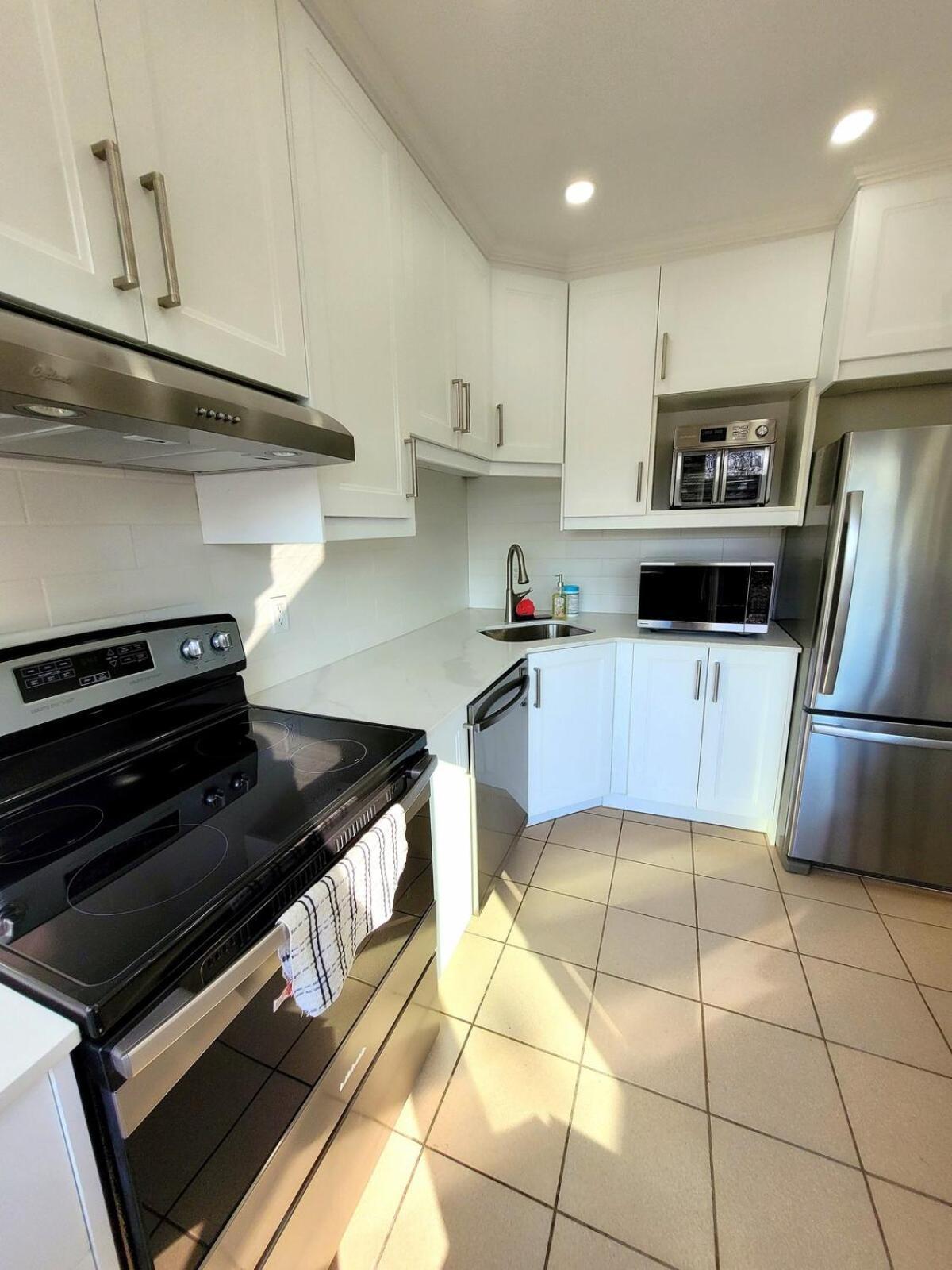 Deluxe Queen Downtown Homestay Toronto